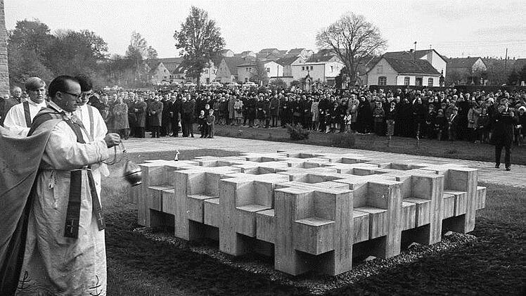 Weihe der Gedenkstätte 1968 Stadtarchiv/Gerhard Fuhrmann
