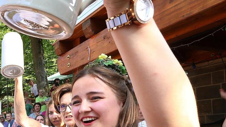 Ein Prost auf das Forchheimer Annafest.  Foto: Josef Hofbauer
