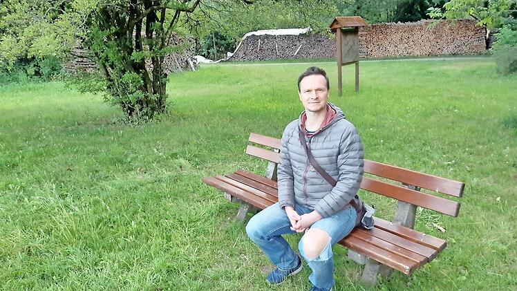 Dieses Foto gehört zu den Klassikern, wirkt aber eher langweilig: Eine Person sitzt auf einer Bank.