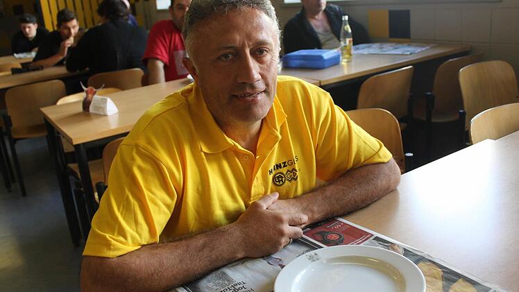 Adem Elkol engagiert sich in der Freizeit für Flüchtlinge. Foto: Veronika Schadeck