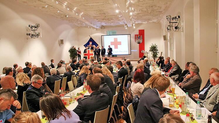 Voll besetzt war die Alte Aula bei der Jubiläumsfeier des Roten Kreuzesin Münnerstadt.  Foto: Dieter Britz