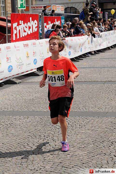 Weltkulturerbelauf 2017 in Bamberg: Der Zieleinlauf am Maxplatz
