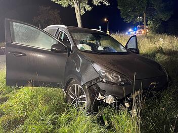 Autofahrer übersieht Schotterhaufen Autofahrer übersieht Schotterhaufen