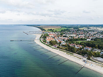 Urlaub in Deutschland - Seebrücke, Strand und Hafen von Kühlungsborn