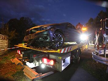 Verkehrsunfall am Dienstagabend an einem Bahnübergang auf der Königsallee in Bayreuth. Foto: News5/Fricke