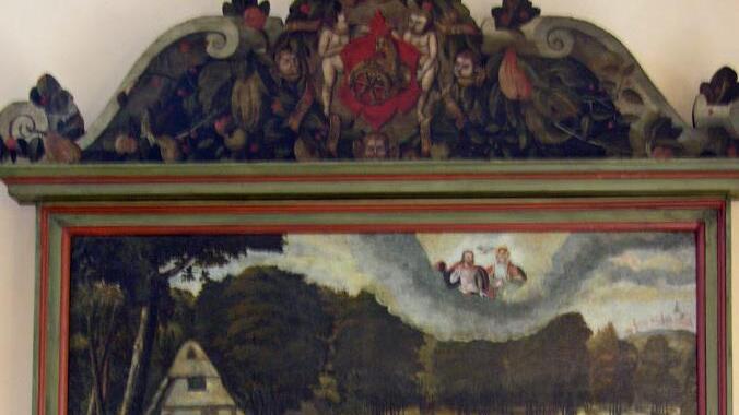 Auch wenn für den Laien kein großer Unterschied zu erkennen ist, das Epitaph in der Klosterkirche in Sonnefeld ist ebenfalls restauriert. Foto: Klaus Oelzner