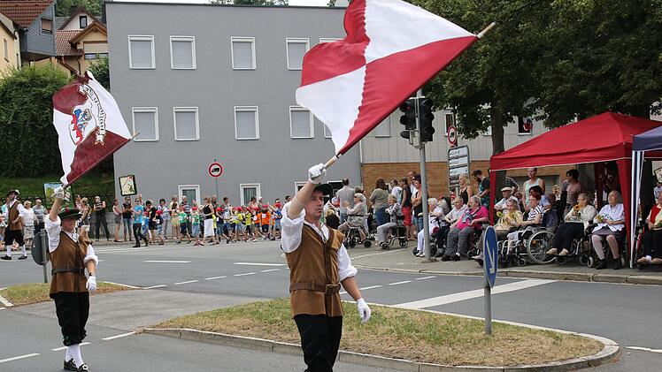 Beim 470. Neustadter Kinderfest zeigten  1400 Jungen und Mädchen tolle Darbietungen.  Foto: Michael Stelzner