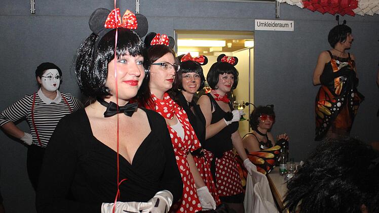 Beim Weiberfasching in Wachenroth ging's rund.  Foto: Evi Seeger