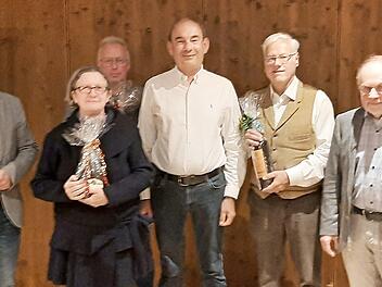 Der neue Aufsichtsrat des Marktladens Wiesenttal mit Marco Trautner (l.) Christian Coler (M.) Peter Fecher (r.) und dem ausscheidenden Gremiumsmitgliedern