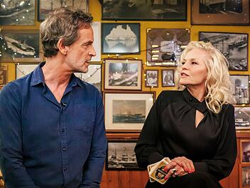 In der jüngsten Ausgabe von "Inas Nacht" begrüßte Ina Müller "Tatort"-Star Jörg Hartmann zum lockeren Schnack.