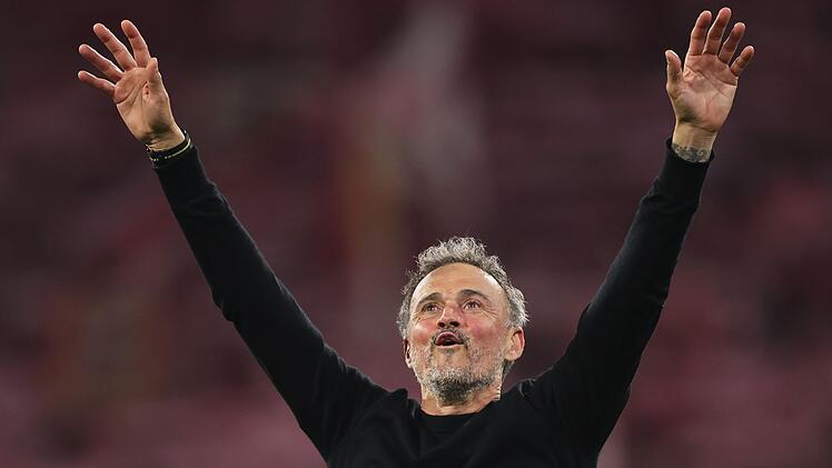 Luis Enrique, Erfolgstrainer von Paris Saint-Germain, feiert den Halbfinalsieg seines Teams beim R&uuml;ckspiel gegen den FC Bayern in M&uuml;nchen am 6. Mai. Der anscheinend schwerste Gegner im Wettbewerb ist geschlagen. Doch selbstverst&auml;ndlich ist der Premier League-Gegner FC Arsenal alles andere als "Laufkundschaft".