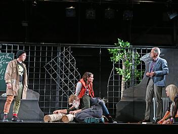 Uraufführung in Coburg: Szene aus "Klassenkämpfe" von Ruth Johanna Benrath.Foto: Henning Rosenbusch