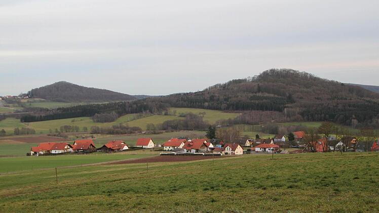 Von der Weide aus reicht der Blick über Mitgenfeld. Foto: Ulrike Müller