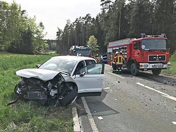 Zwischen Bronn und Pegnitz hat sich am Samstagnachmittag der schwere Verkehrsunfall ereignet. Foto: News5/Fricke