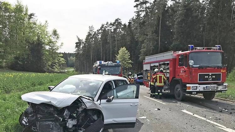 Zwischen Bronn und Pegnitz hat sich am Samstagnachmittag der schwere Verkehrsunfall ereignet. Foto: News5/Fricke