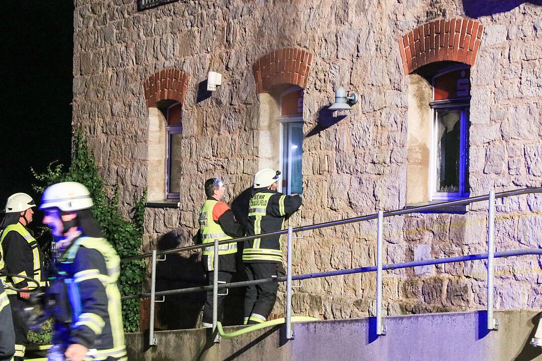 Schlüsselfeld: Zwei maskierte Täter sprengen Geldautomaten