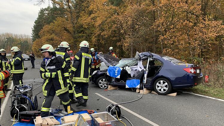 Ein heftiger Unfall hat sich am Montagmorgen bei der Minderleinsm&uuml;hle (Kreis Erlangen-H&ouml;chstadt) ereignet. Foto: NEWS5/Herse