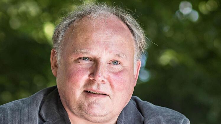 Freut sich auf die Erstaufführung von Leo Falls Meisterwerk "Der fidele Bauer" auf der Waldbühne Heldritt: Spielleiter Claus J. Frankl. Foto: Jochen Berger