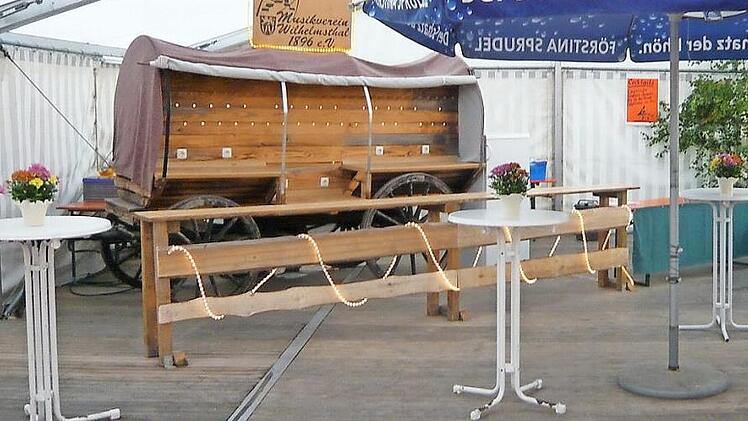 Er war Kult in Wilhelmsthal: Viele Jahre zierte der schöne alte "Latterwagen" die Kaffee- und Cocktailbar neben der Tanzfläche.  Foto: Heike Schülein