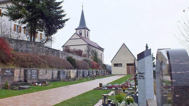 Rund 176 000 Euro hat die Neugestaltung des Premicher Friedhofs gekostet.  Foto: Björn Hein