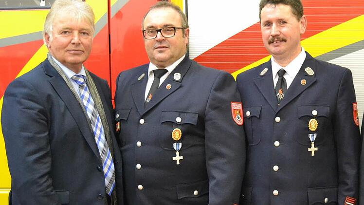 Bürgermeister Franz Büttner, Ehrenvorsitzender Erich Krebs und Vorsitzender Stefan Sixt .