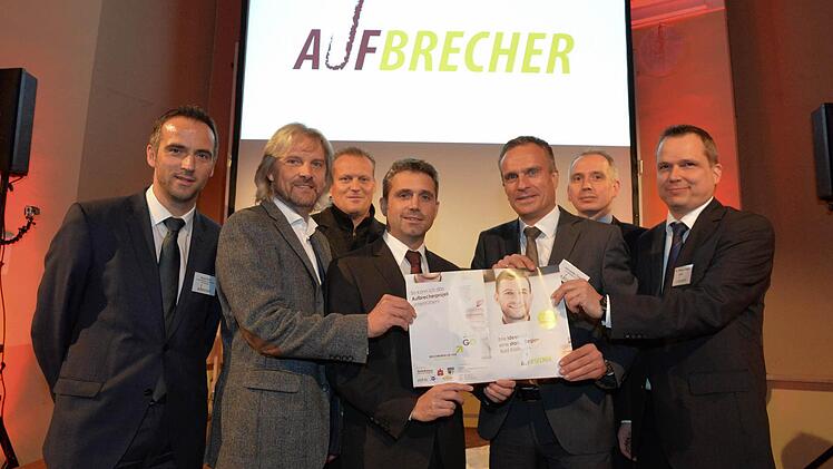 Zum Aufbrecher-Projektteam gehören (von links) die Wirtschaftsförderer Jürgen Metz, Michael Wieden und Frank Bernhard, Kurdirektor Frank Oette, KVG-Geschäftsfüherer Alexander Subat, Pulsismedia-Geschäftsführer Sebastian Mitter und Matthias Wagner vom Rhön-Saale-Gründer- und Innovationszentrum.