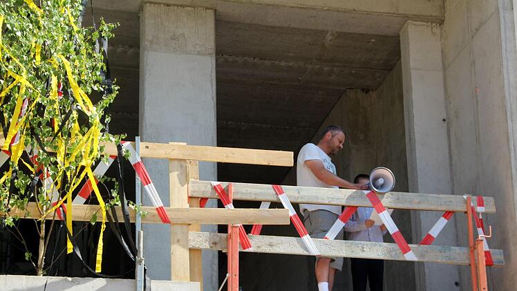 Am Erweiterungsbau der Carl-Platz-Schule wurde Richtfest gefeiert.  Foto: Richard Sänger