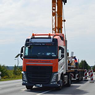 B 470 bei Gremsdorf: 16 Tonnen Stahl auf Abwegen