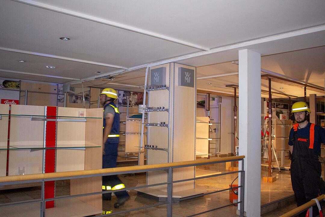 Mehrere zentimeterdicke Hagelkörner gehen in Franken nieder