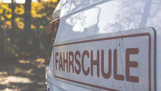 T&ouml;dliche Fahrstunde im Neckar-Odenwald-Kreis: Bei Buchen im Norden von Baden-W&uuml;rttemberg ist ein 15-j&auml;hriger Fahrsch&uuml;ler w&auml;hrend einer Unterrichtsstunde verstorben. Symbolfoto: markusspiske/pixabay.com
