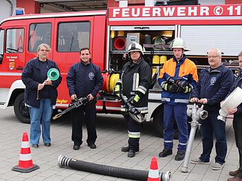 Waltraud Burkhardt, Patrick Sorger (v. l.), Wolfgang Stumpf, Erwin Bergner und Mario Beßler (v. r.) haben Rainer Staudigel von Anfang an in ihrer Mitte aufgenommen.    Foto: Johanna Blum