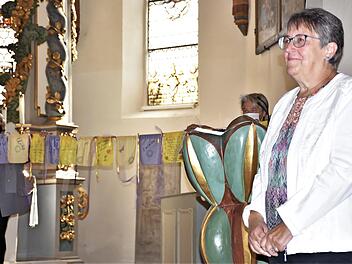 Abschied "mit wehenden Fahnen": Ihr Team schenkte Irmgard Ginzel eine Wimpelkette mit pers&ouml;nlichen Gr&uuml;&szlig;en zum Abschied. Foto: privat