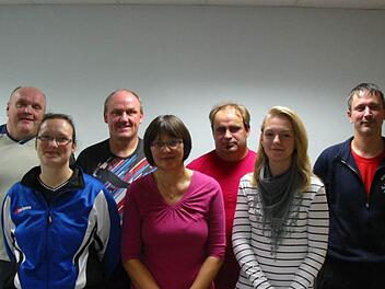 Die  Clubmeister und Nächstplatzierten des KSV Waldeck (von links): Karl -Heinz Bezdeka und  Yvonne Gercke (beide zweiter Platz.), Berthold Barth und Monika Elflein (jeweils Drittplatzierte), die Sieger Matthias Ebert und  Katrin Markert sowie Sportwart Matthias Gercke.   Foto: Dietz