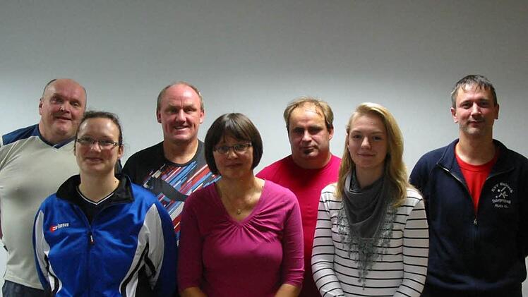 Die  Clubmeister und Nächstplatzierten des KSV Waldeck (von links): Karl -Heinz Bezdeka und  Yvonne Gercke (beide zweiter Platz.), Berthold Barth und Monika Elflein (jeweils Drittplatzierte), die Sieger Matthias Ebert und  Katrin Markert sowie Sportwart Matthias Gercke.   Foto: Dietz