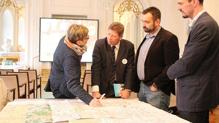 Auf dem Tennet-Antragsworkshop im Arkadenbau hat der Netzbetreiber zum Plannungsstand informiert. Foto: Benedikt Borst