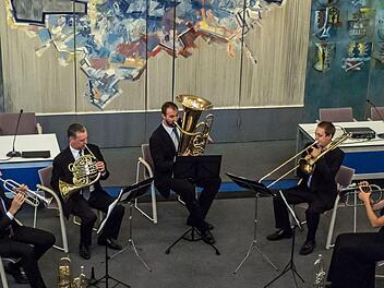 Das Philharmonische Blechbläserquintett des Landestheaters beeindruckte bei seinem Gastspiel im Landratsamt Coburg.Foto: Jochen Berger