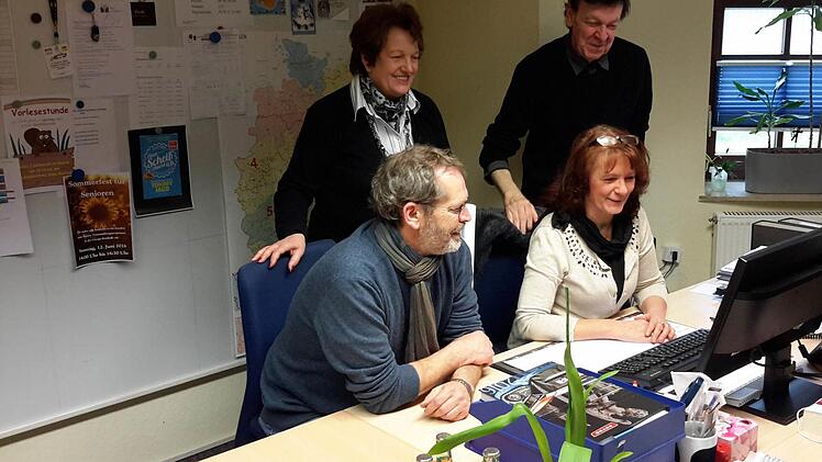 Sie freuen sich über den Fortschritt bei den Planungen für die Unterfränkischen Kulturtage im Juli in Bad Brückenau: Bürgermeisterin Brigitte Meyerdierks und Dieter Sternecker (hinten) sowie Roland Heinlein und Gudrun Friedrich-Kleine (vorn). Foto: Rolf Pralle