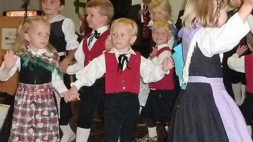 Auftritt der Neukenrother Kindertanzgruppe Foto: Gerd Fleischmann