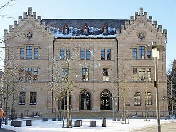 Die Lutherschule ist auch ein Symbol dafür, dass die Stadt noch investieren kann: Für rund 4,5 Millionen Euro sollen Schule und das Gebäude Goethestraße 1 so umgebaut werden, dass Schule und Kinderhaus unter einem Dach Platz finden - und womöglich künftig enger zusammenarbeiten können. Foto: Nicole Schaffer