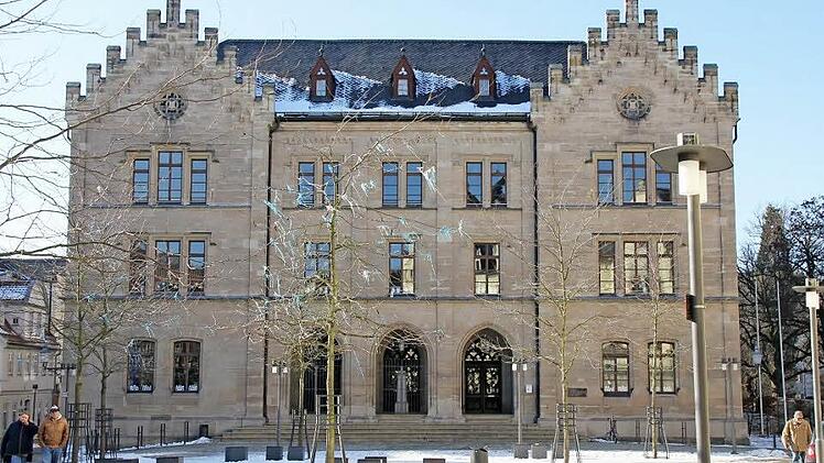 Die Lutherschule ist auch ein Symbol dafür, dass die Stadt noch investieren kann: Für rund 4,5 Millionen Euro sollen Schule und das Gebäude Goethestraße 1 so umgebaut werden, dass Schule und Kinderhaus unter einem Dach Platz finden - und womöglich künftig enger zusammenarbeiten können. Foto: Nicole Schaffer