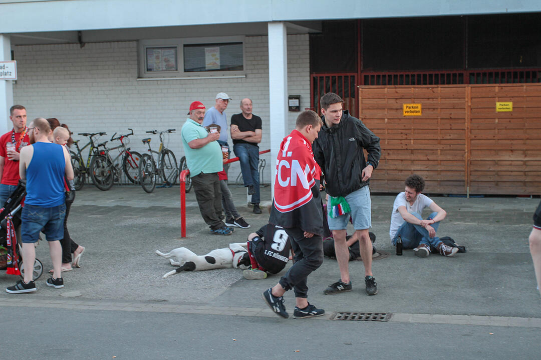 1. FCN steigt auf: Fans feiern in Nürnberg