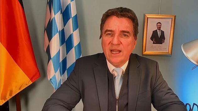 Wolfgang Krebs wendete sich als Markus S&ouml;der an das Coburger Publikum.