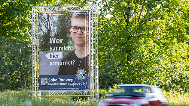 Polizei sucht T&auml;ter mit gro&szlig;em Plakat