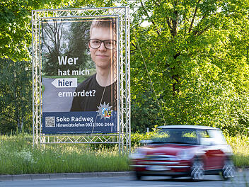 Polizei sucht Täter mit großem Plakat