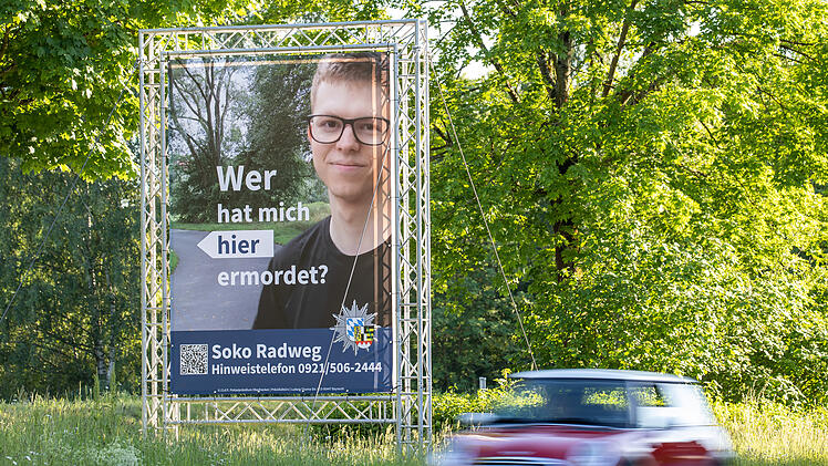 Polizei sucht Täter mit großem Plakat