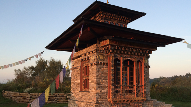 Das Herzstück des asiatischen Gartens bildet der Bhutantempel.