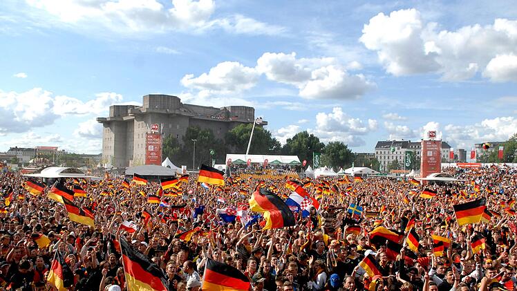 Fu&szlig;ball bewegt die Massen - auch zum Public Viewing.