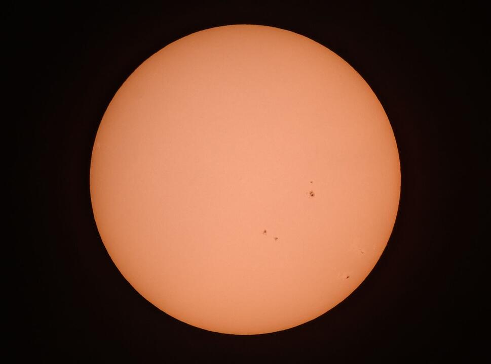 Sonne zeigt deutliche Sonnenflecken-Aktivit&auml;t