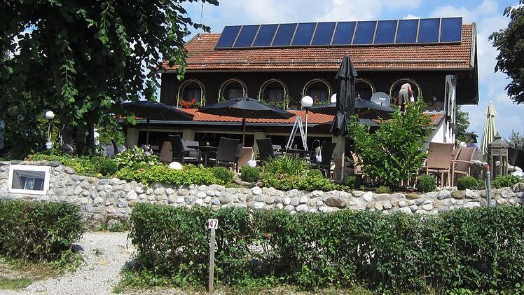 das "Seehäisl" - unten befindet sich das restaurant, oben wohnen die Schmidts.