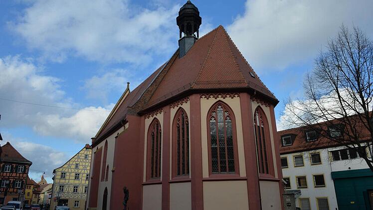 Die Missverständnisse um Künstlerfenster von dem Bildhauer Markus Lüpertz für St. Elisabeth im Sand scheinen aus dem Weg geräumt zu sein.Alle Fotos: Ronald Rinklef